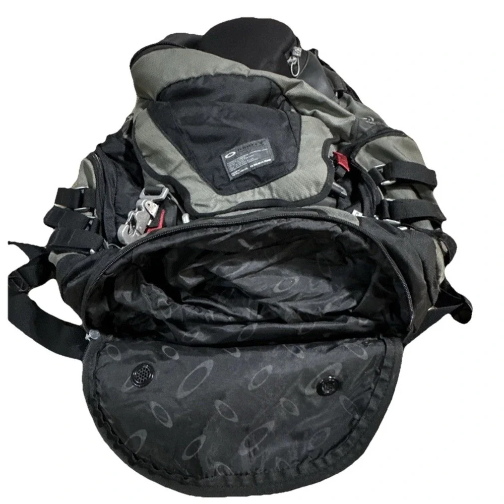 Oakley Icon 2.0 Tactical Field Gear Backpack – Rare Discontinued Standard Issue